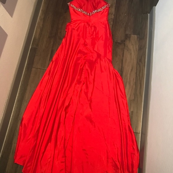 Red Formal Gown - Picture 4 of 7